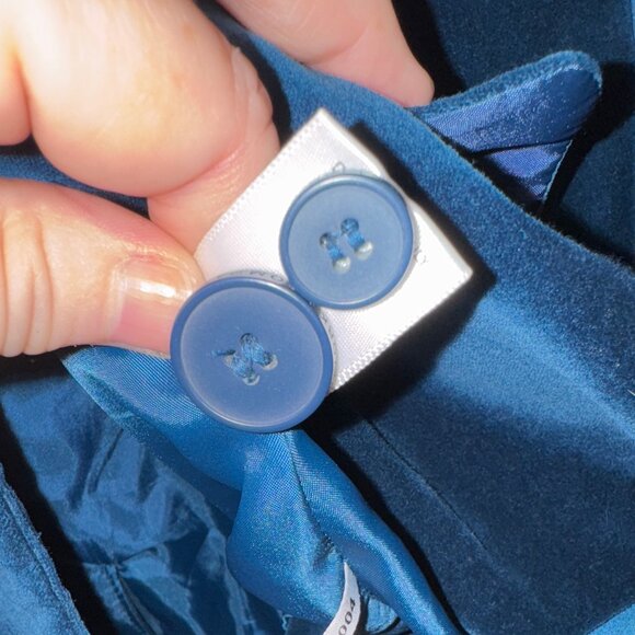 New York & Company – Jewel-Toned Blue Velvet Single-Breasted Blazer (Size 18) - Picture 6 of 6